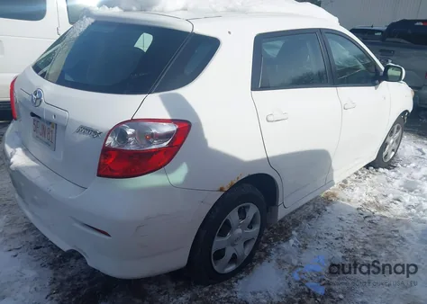 2010 Toyota Matrix z USA, uszkodzony, nr VIN 2T1KU4EE9AC195743